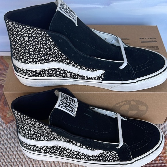 Vans Men’s Sk8-Hi 38 Deco
Sting Ray Black/Vintage White 
VN0A4BX64WM
Sneakers - Picture 3 of 16